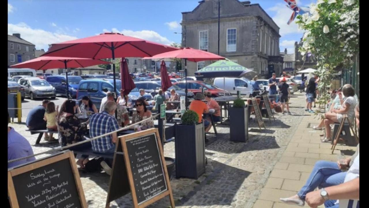 The Black Swan Hotel Leyburn Exteriör bild